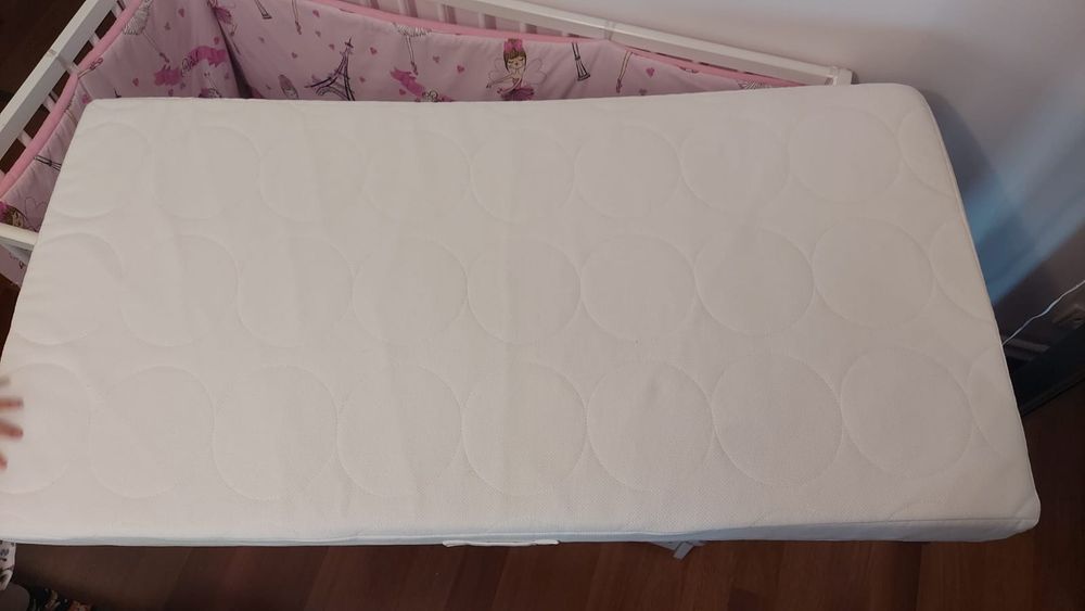 Pătuț bebe cu saltea IKEA si accesorii