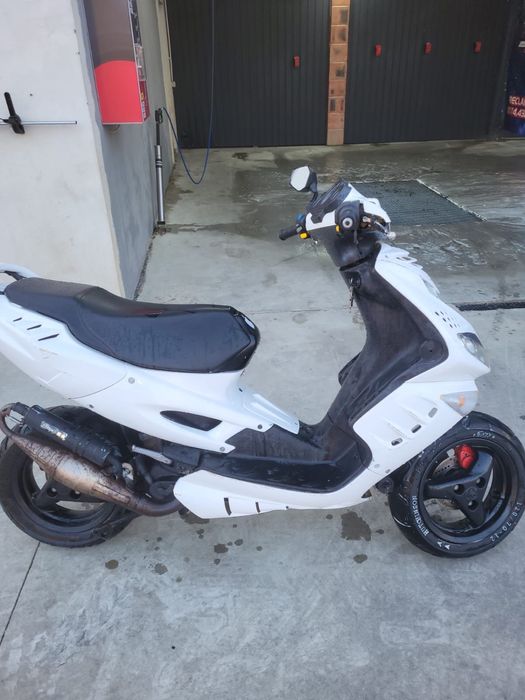 Vând Scuter PEUGEOT nu fac scimb