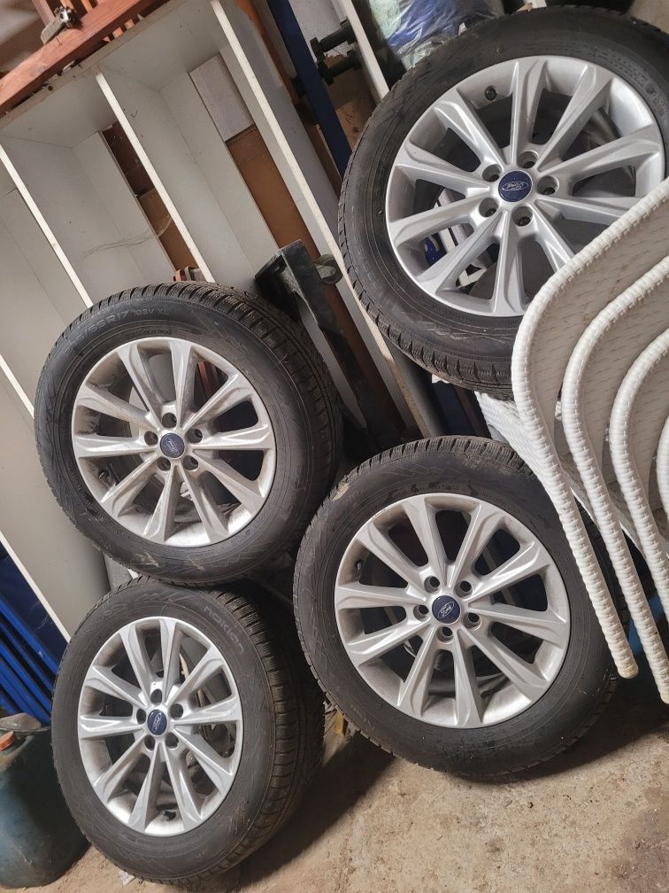 Jante aliaj original ford kuga r17 anvelope iarna Nokian  cu senzor