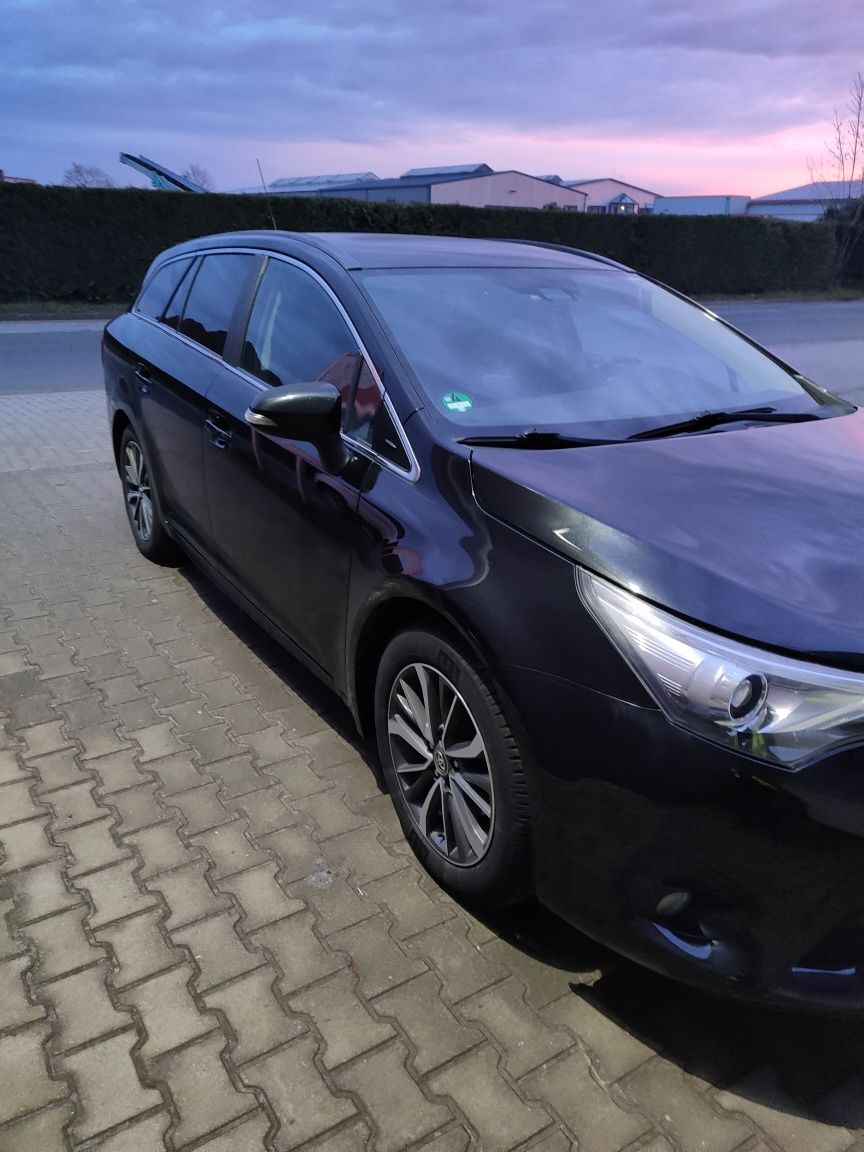 Vând mașină Toyota Avensis 2016