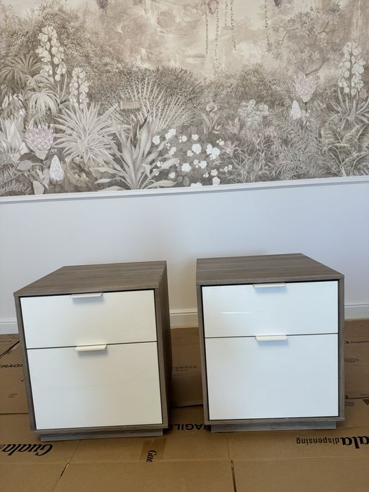2 noptiere ikea, alb lucios si aspect lemn