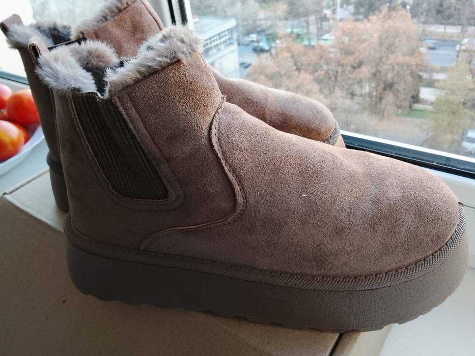 Угги новые, коричневого цвета, 38 размер