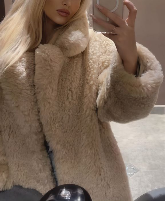 Бежово плюшено дамско палто – ново,размер S