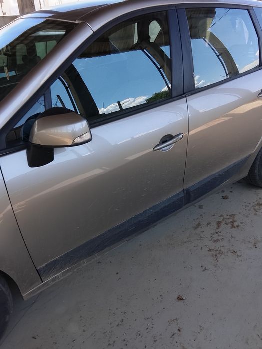 Vând Renault Scenic 2011