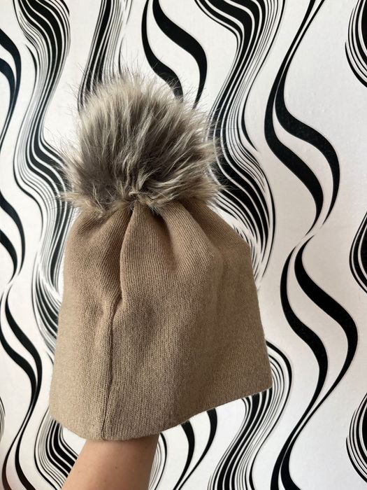 Зимна шапка с пухче