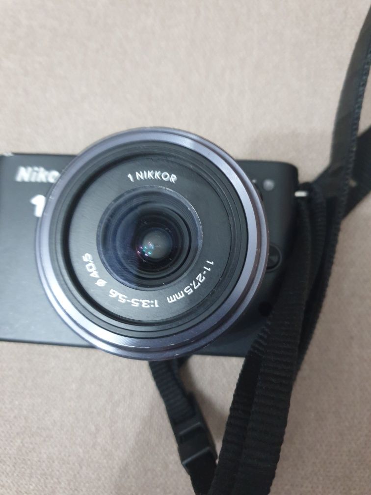 Vand camera Nikon j1 cu obiectic