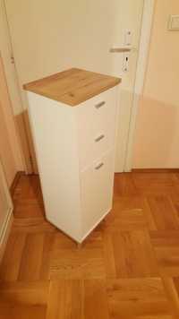 Продавам стоящо бяло шкафче Ш32 х В96 Х Д28 см