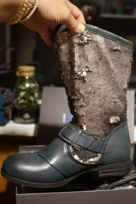 нови ботуши естествена кожа и пайети 38