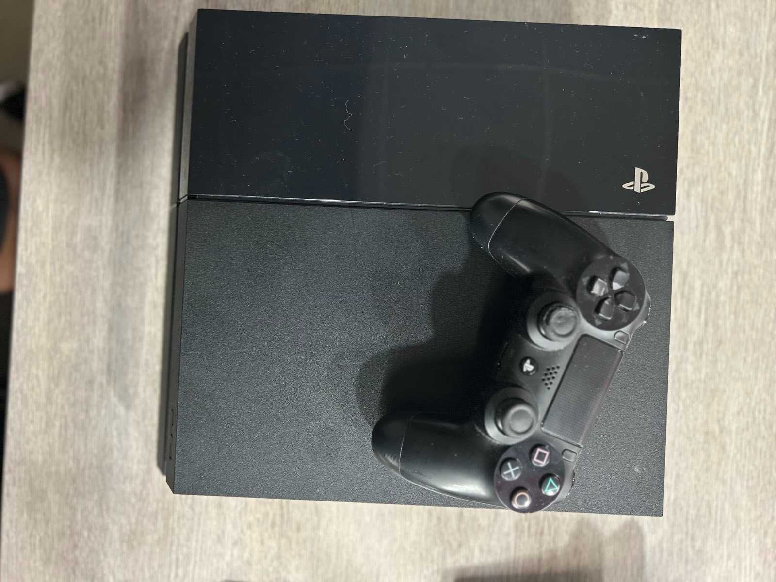 Продава се PlayStation 4