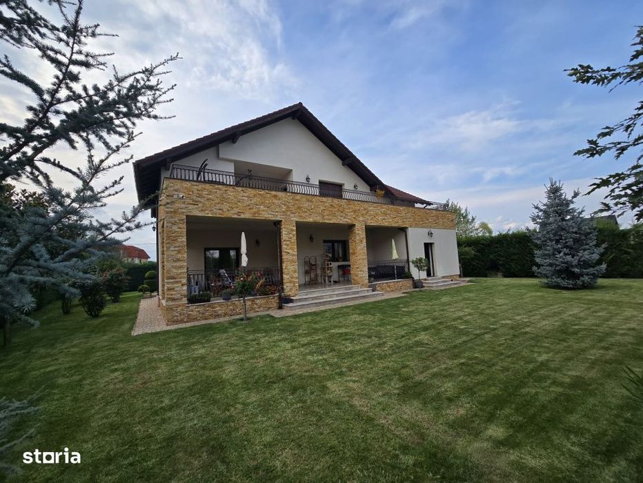 Vila spectaculoasa de vanzare - Platou Gavana