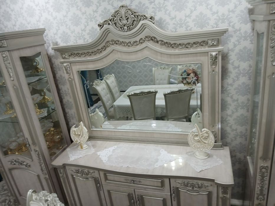 Два пенала шкафа и комод