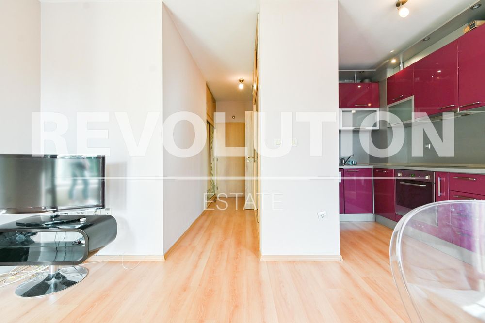 Дава се под наем Двустаен апартамент в София, Зона Б-18 - 60 кв.м за 460 € - Снимка #2