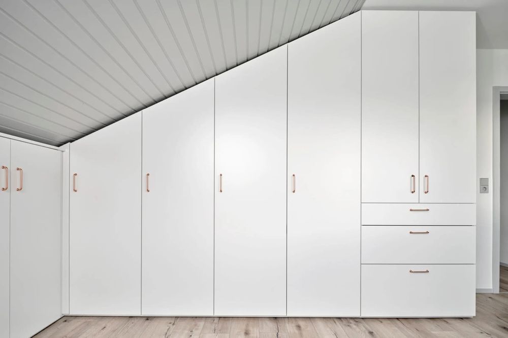 Mobila la comanda PAL/MDF, riflaje, iluminat , amenajari interioare