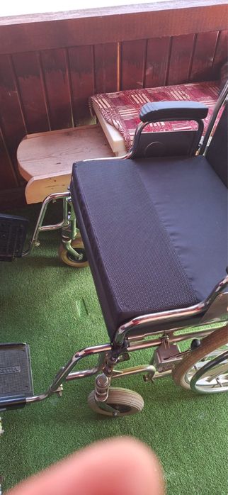 Vand scaun cu rotile