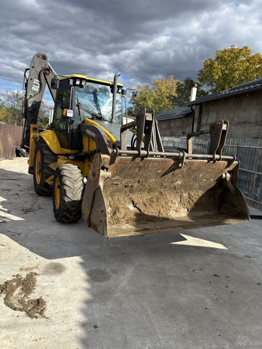 Buldoexcavator Volvo BL71