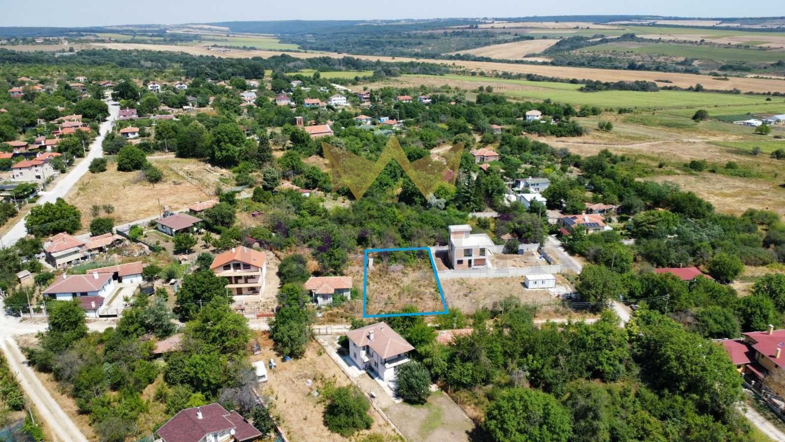 Парцел в Варна, област-с.Равна гора площ 590 цена 23000