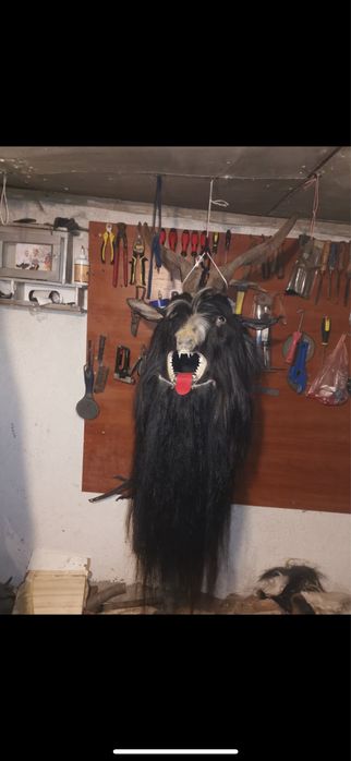 Кукерски маски и рога