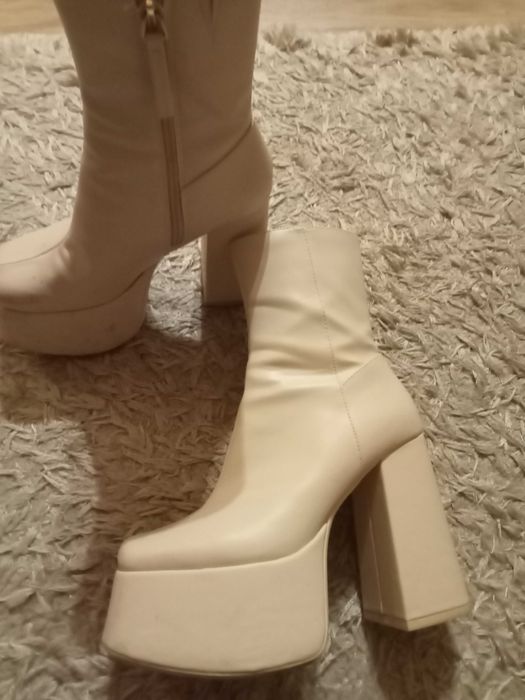 Cizme crem 37 f comode