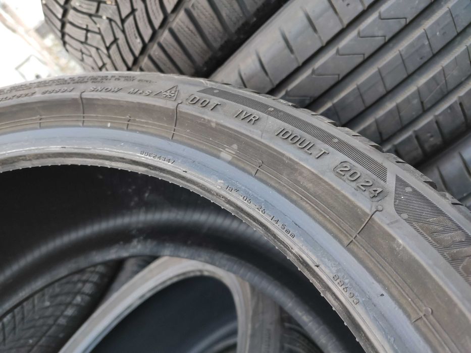2бр Зимни гуми 225 40 18 - Bridgestone - DOT 2024