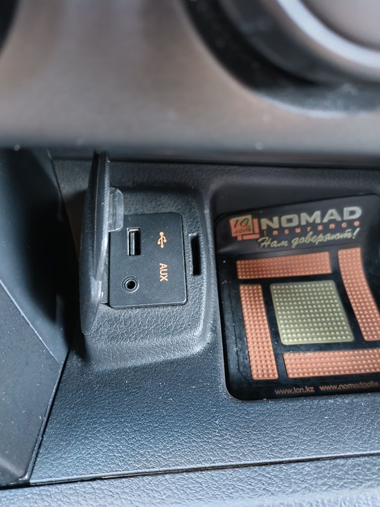 Продам магнитолу оригинал Ssang Yong, работает USB, Bluetooth и AUX