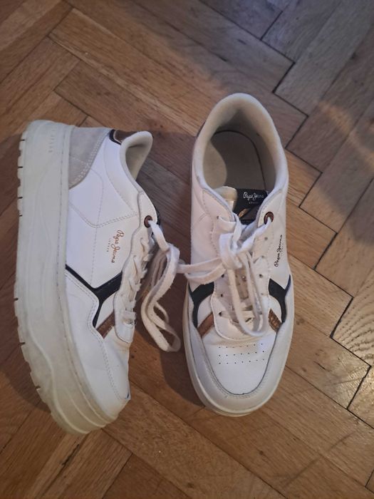 Обувки, маратонки