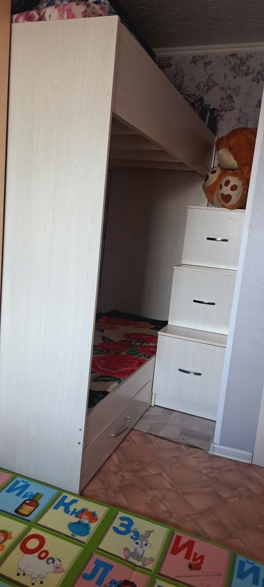 Продам двухярусную кровать