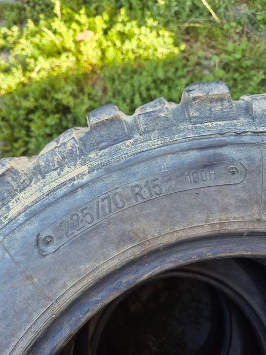 De vânzare patru cauciucuri M+S 225/70 R15