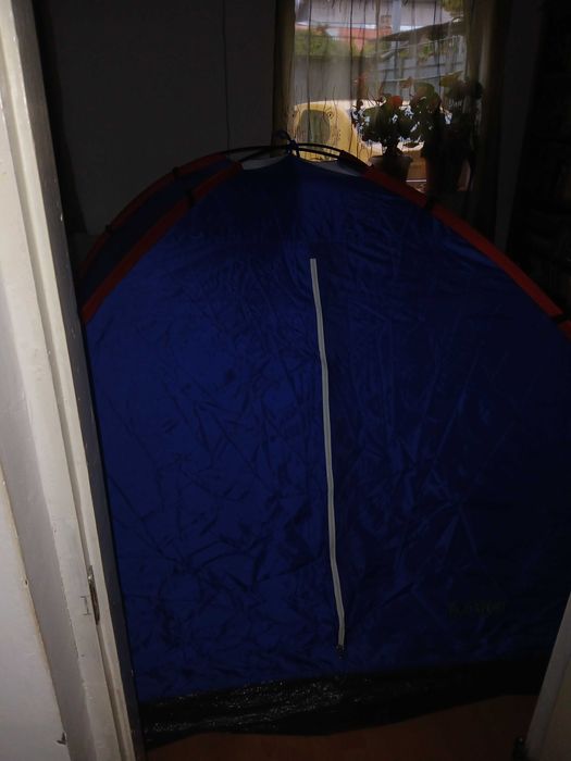 De vanzare cort pentru 2 persoane aproape nou ,stare impecabila.