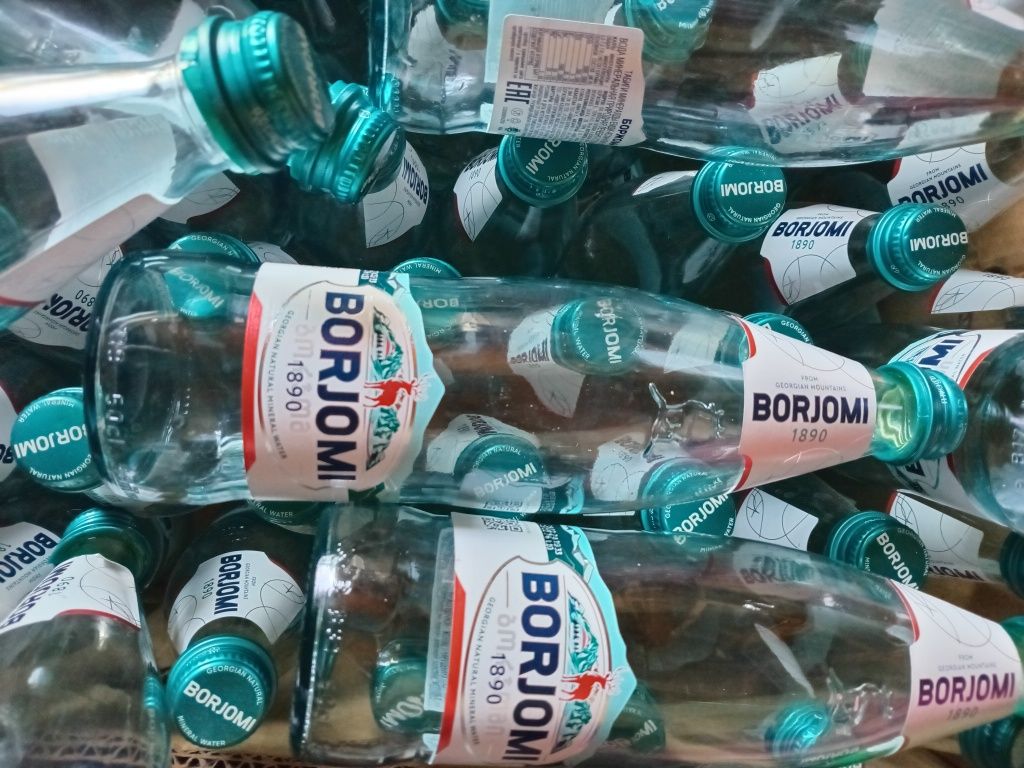 Продам Стеклянные Бутылки от Боржоми