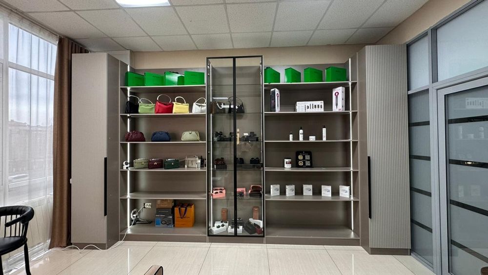 Продам шкаф-витрина  в отличном состоянии