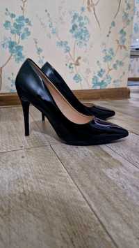 Черни обувки с ток