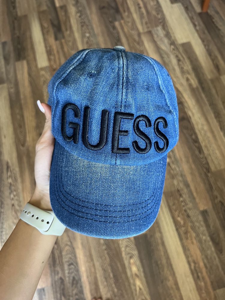 шапка Guess