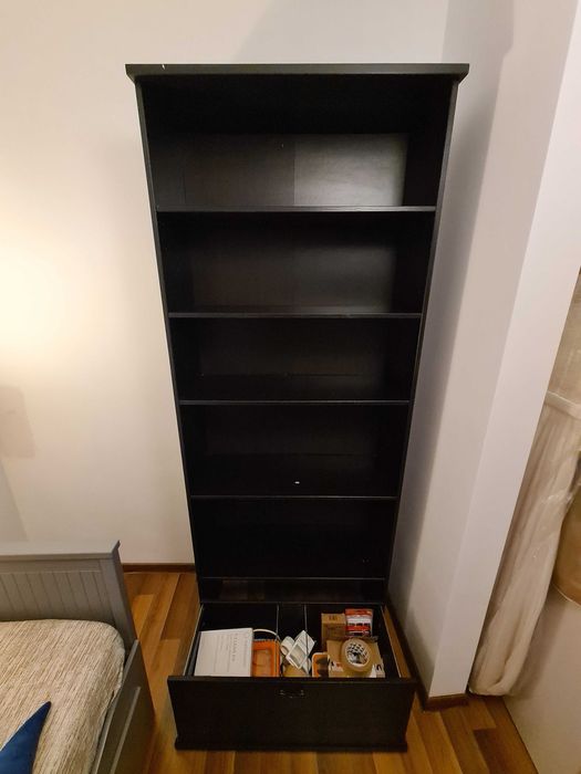 Biblioteca din lemn de brad