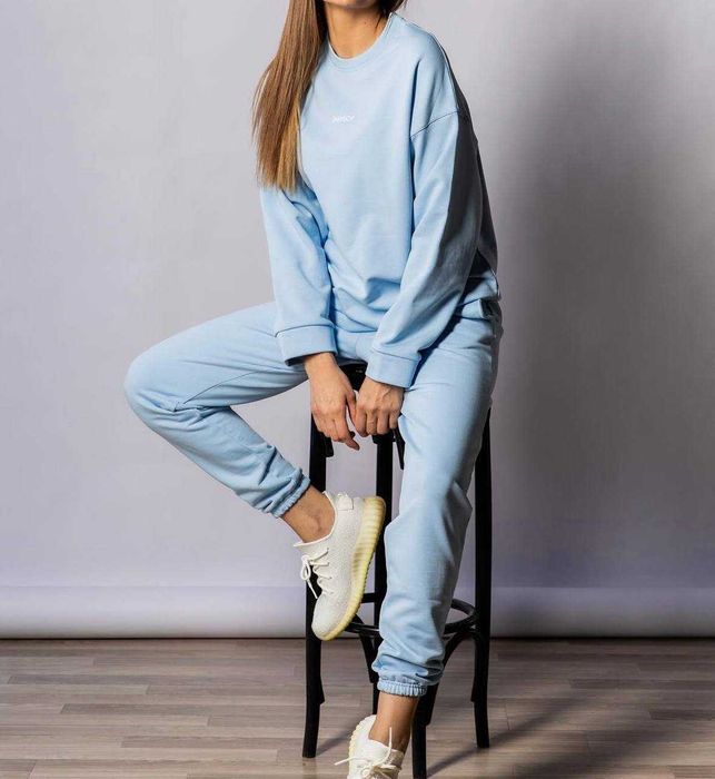 Спортивные костюмы женские