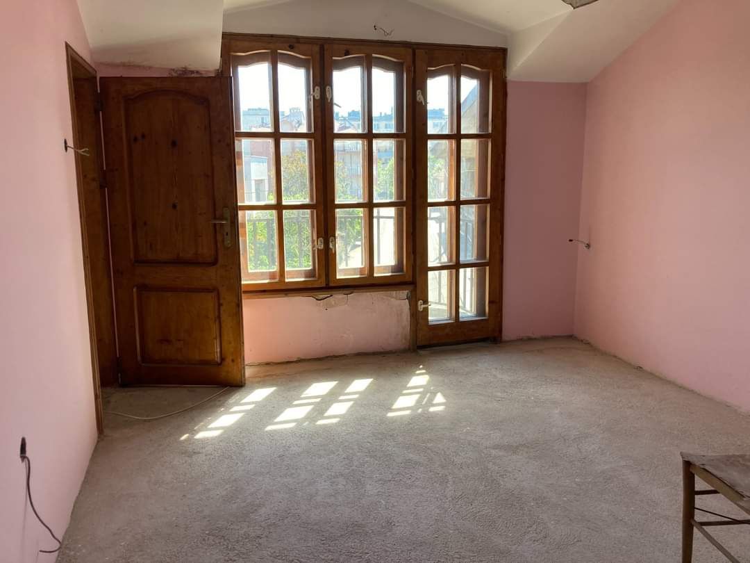 Продава се Къща в Карнобат - 350 кв.м за 458 €/кв.м - Снимка #11