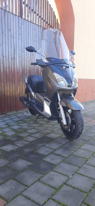 Yamaha x-max 250