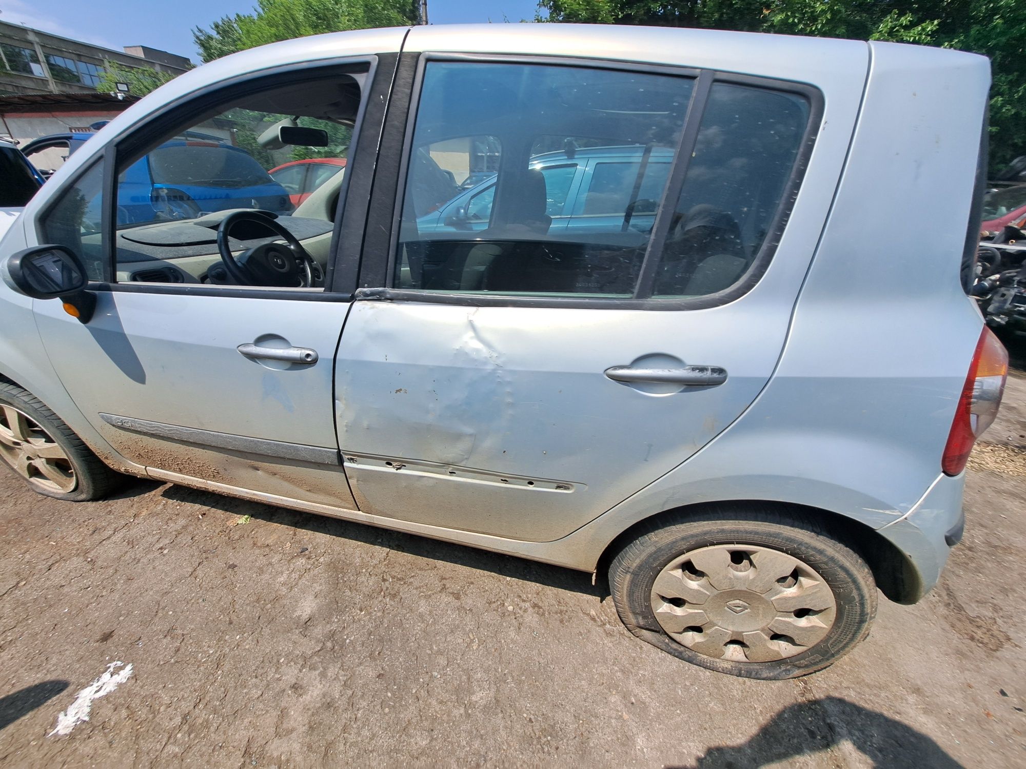 Dezmembrez Renault Modus 1.5D  an 2007