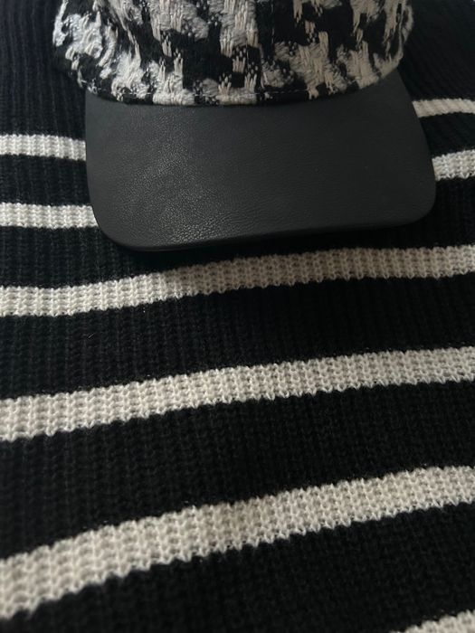 Рокля от плетиво със шапка.