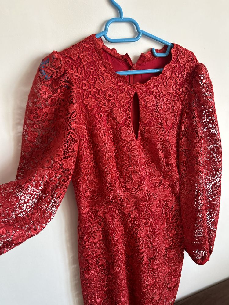 Rochie roșie din dantelă – unicat, lucrată manual