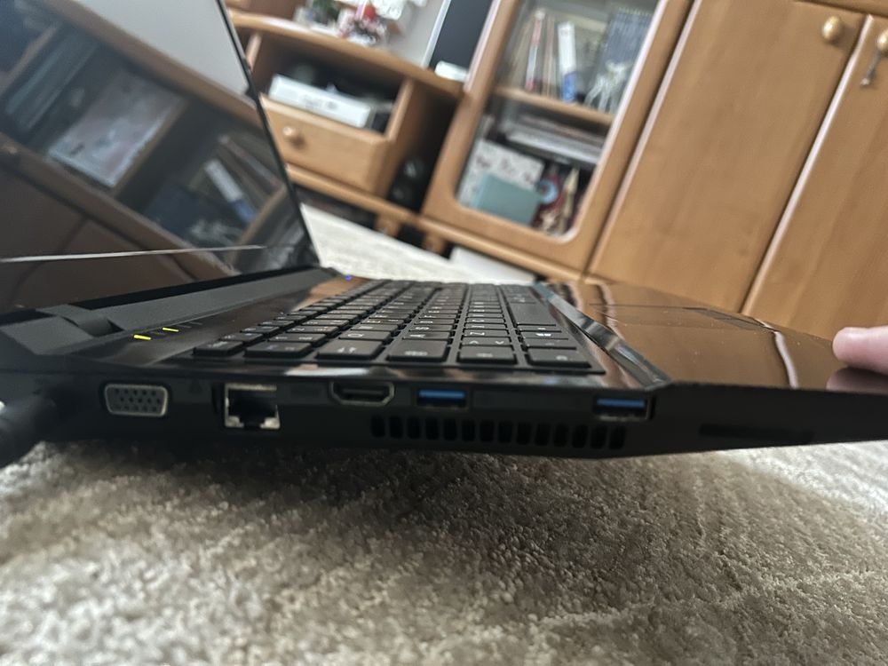 Laptop Clevo 15,6’’ procesor Intel i5, 8gb ram, 128gb ssd