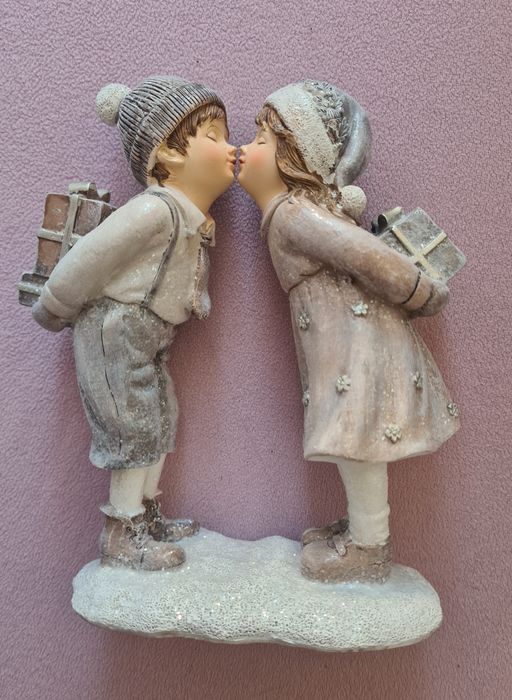 Коледна статуетка момче и момиче