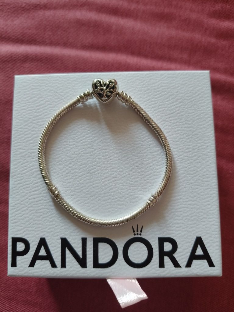 Vând brățară Pandora family