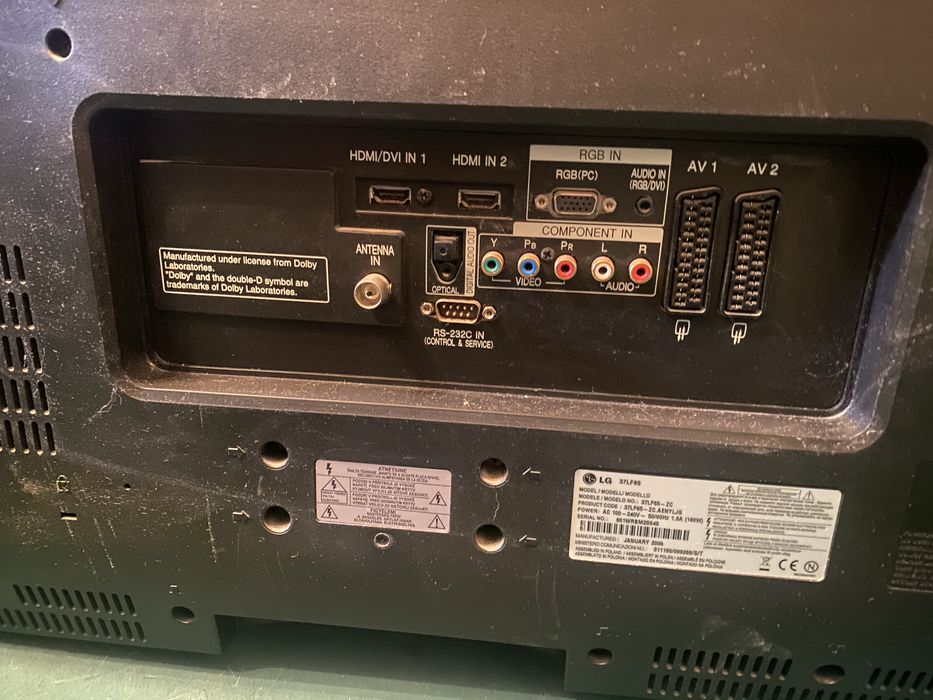 Plasma LG functionala,latime 63 cm ,lungime 92 cm,are toate cablurile