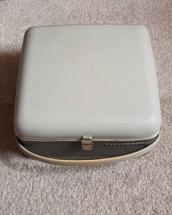 Magnetofon Telefunken pe lampi