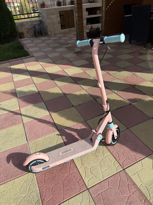 Trotineta eclectrica nineboot copii