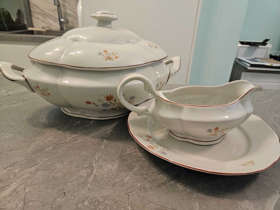 Ретро български порцелан „Изида“ – супник, сосиера и чиния - винтидж