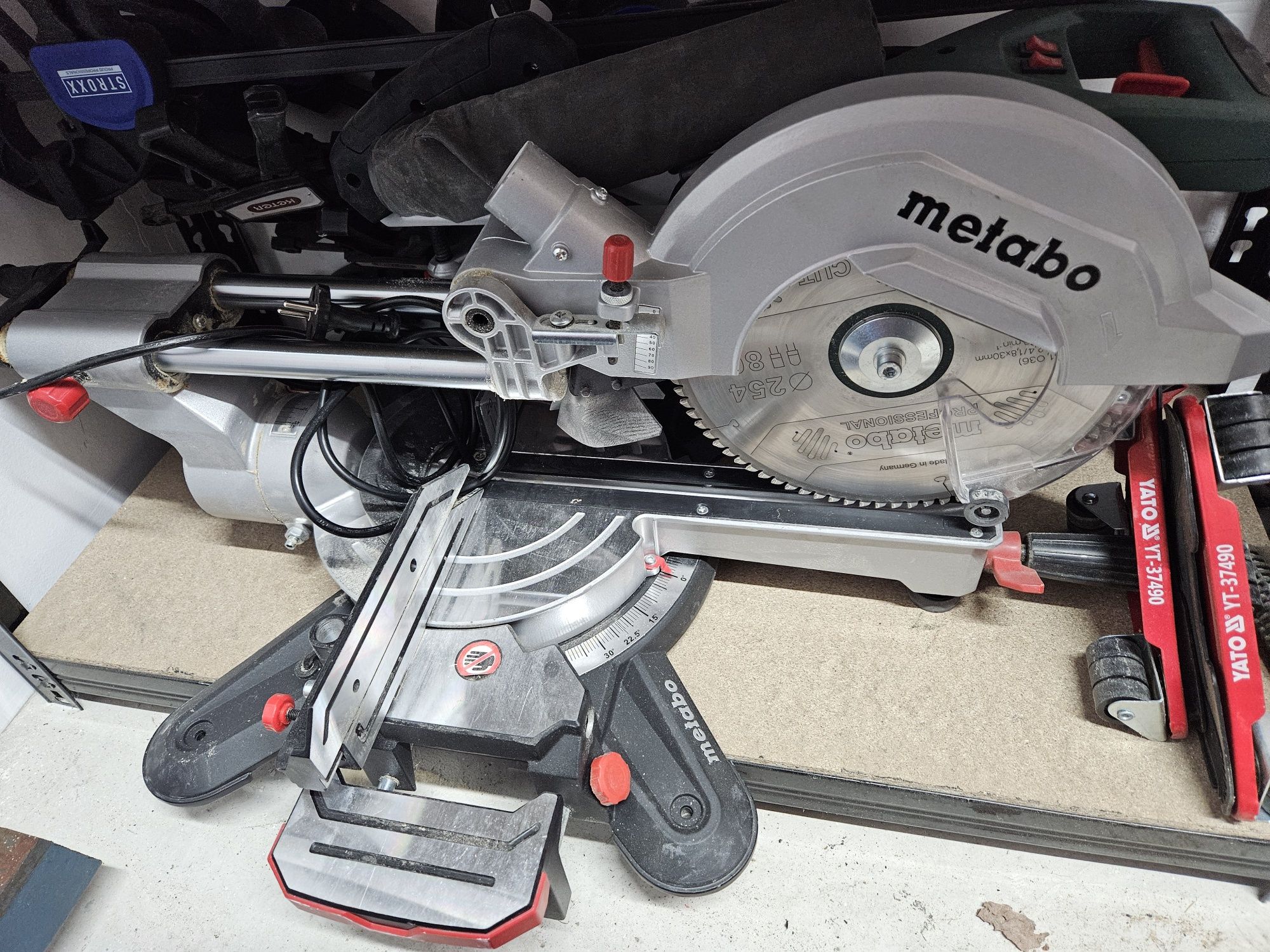 Circular Metabo KGS 254 M + masa circular + disc extra