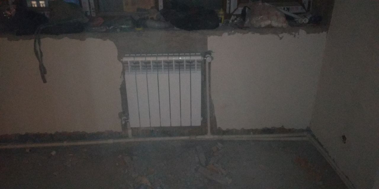 Сантехник с большим опытом работы.