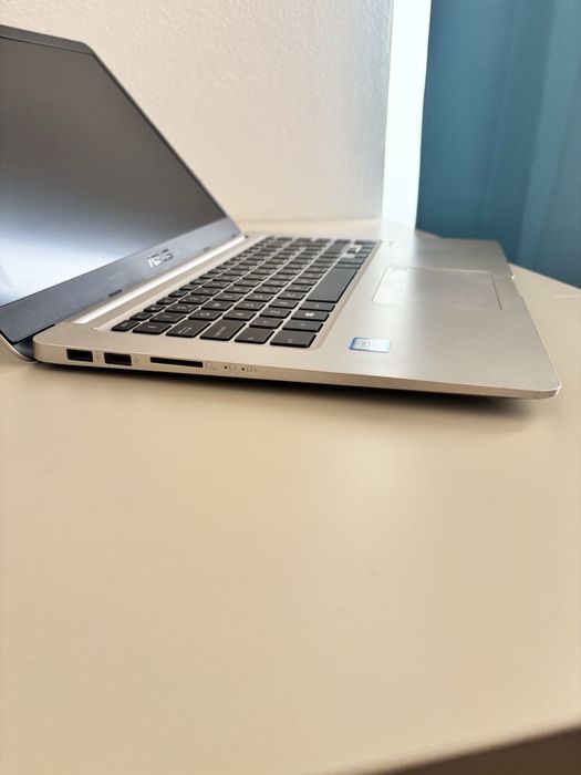 Asus ultra slim• i5-8th gen• 256gb ssd• 15” infinity edge.