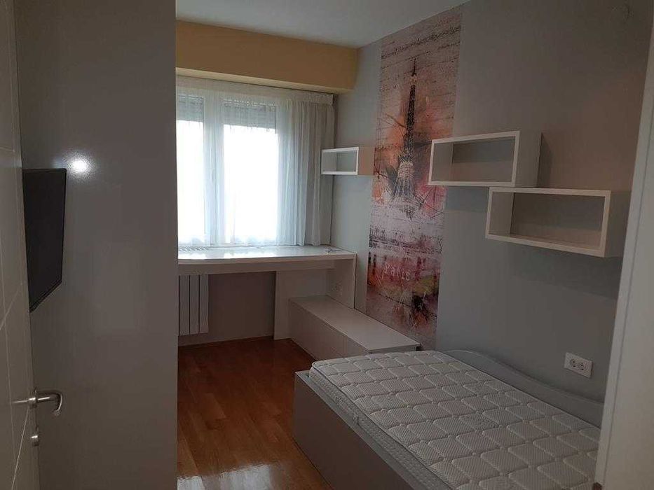 Дава се под наем Тристаен апартамент в Бургас, Център - 85 кв.м за 280.5 € - Снимка #8